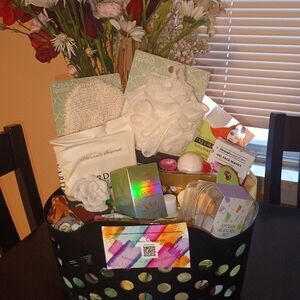 Spa Gift Basket with Assorted Beauty Products Women's Luxury Spa Day Anniversary
